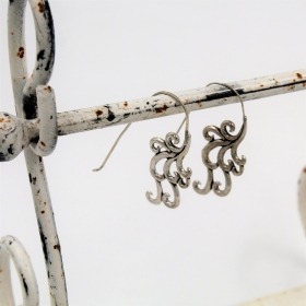 papuošalai-auskarai-su-floristiniais-ornamentais-1