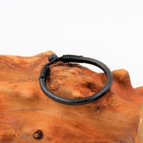 papuošalai-apyrankė-odinė-7