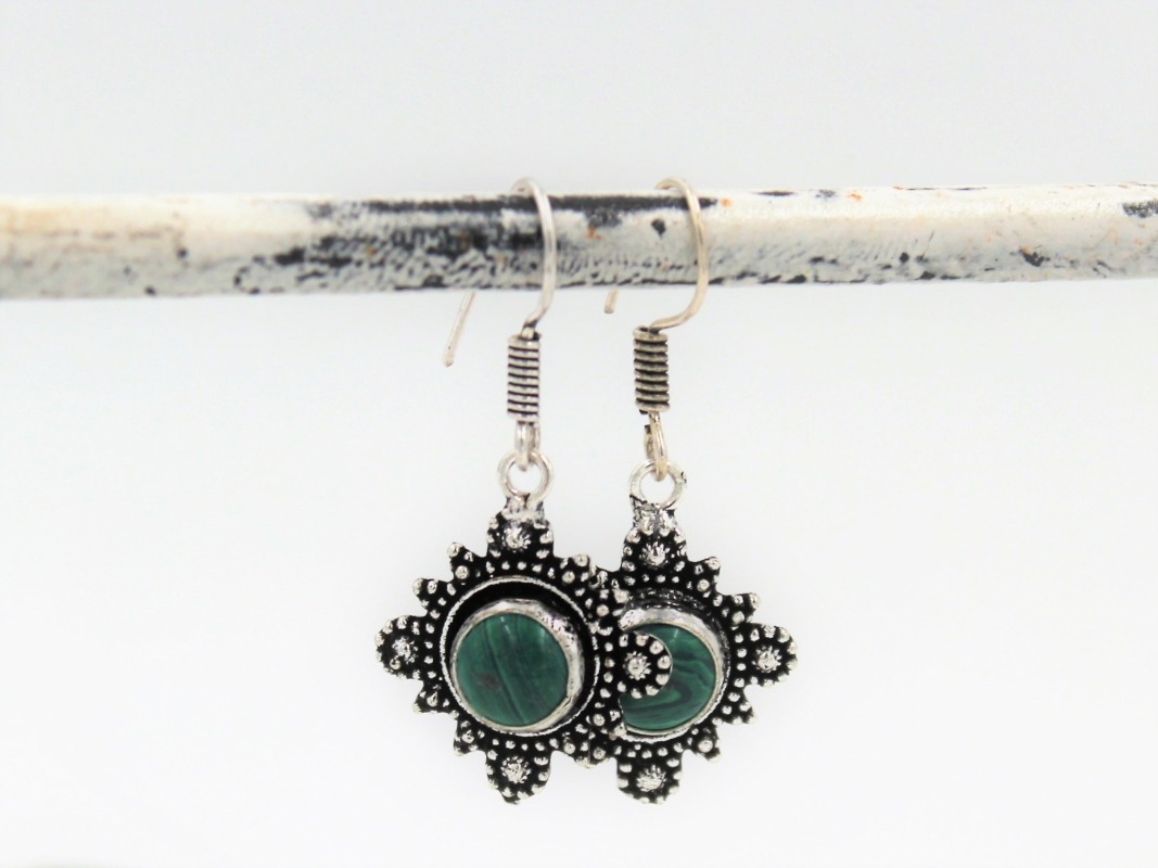 papuošalai-auskarai-sidabriniai-su-malachitu-1