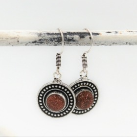 papuošalai-auskarai-sidabriniai-su-saulės-akmenimi-1