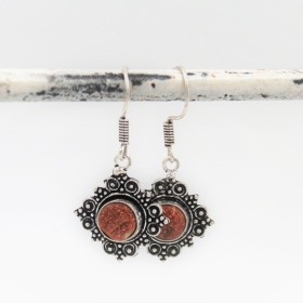 papuošalai-auskarai-sidabriniai-su-saulės-akmenimi-2