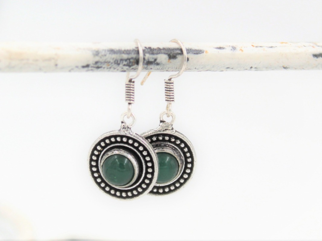 papuošalai-auskarai-sidabriniai-su-žaliu-oniksu-1