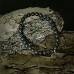 papuošalai-apyrankė-lavos-karoliukų-2