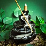 Indiski-kvapai-smilkalinės-krioklio-efekto-backflow-smilkaline-krioklys