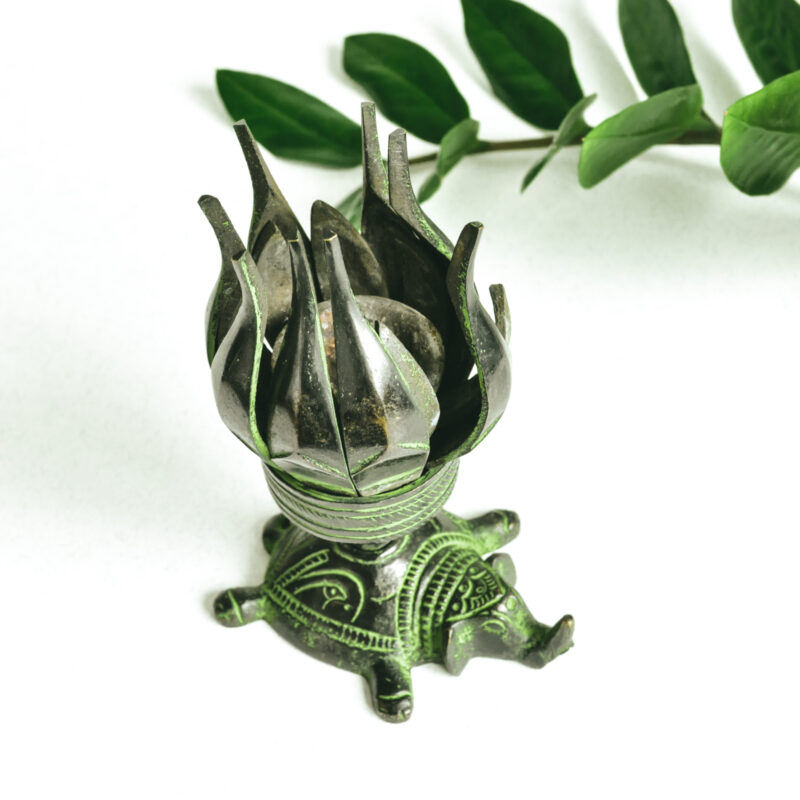 namu-dekoras-žalvariniai-indai-žalvarinė-žvakide-lotus-gele-dramblys