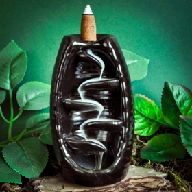 Indiski-kvapai-smilkalinės-krioklio-efekto-backflow-smilkaline-laipteliai