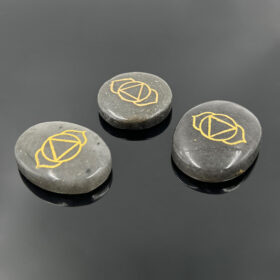 kristalai-kiseniniai-kristalai-Pilkas-avantiurinas-su-treciosios-akies-chakra