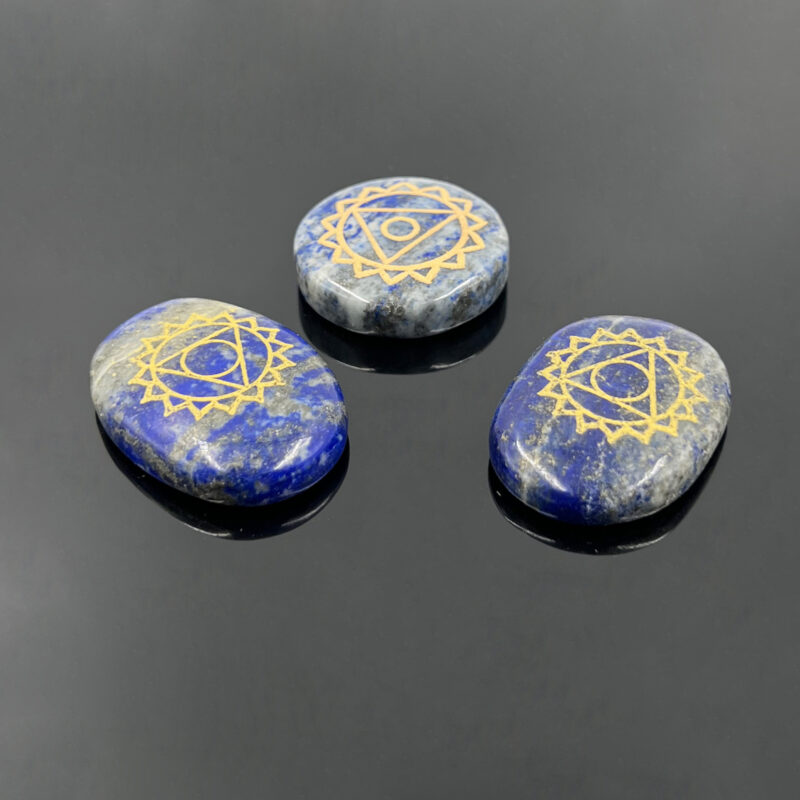 kristalai-kiseniniai-kristalai-lazuritas-su-gerkles-chakra