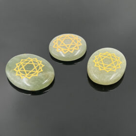 kristalai-kiseniniai-kristalai-zalias-avantiurinas-su-sirdies-chakra-2