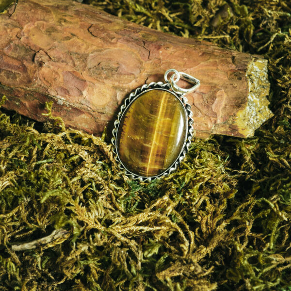 kristalai-pakabukai-is-kristalu-tigro-akies-pakabukas-3