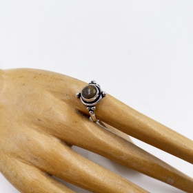 indiski-papuosalai-zalvariniai-ziedai-zalvarinis-ziedas-su-tigro-akies-akmenuku-8