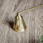 namu-dekoras-zalvariniai-indai-zalvarinis-zvakiu-gesiklis-3