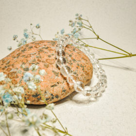 papuosalai-is-kristalu-apyrankes-is-kristalu-apyranke-is-kalnu-kristolo-deimantinio-apdirbimo