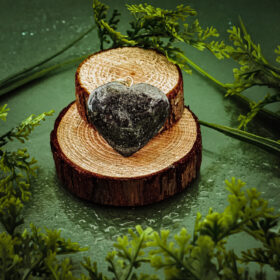 kristalai-kristalu-pakabukai-pakabukas-sirdele-is-hematito