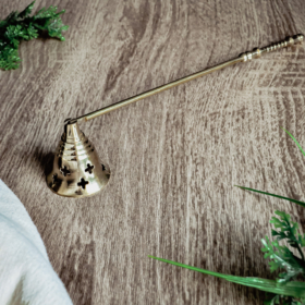 namu-dekoras-zalvariniai-indai-zalvarinis-zvakiu-gesiklis-2-1