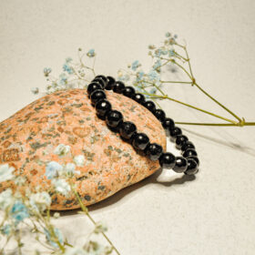 papuosalai-is-kristalu-apyrankes-is-kristalu-apyranke-is-onikso-deimantinio-apdirbimo