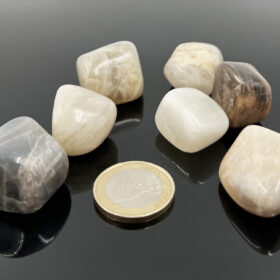 kristalai-kiseniniai-kristalai-menulio-akmuo