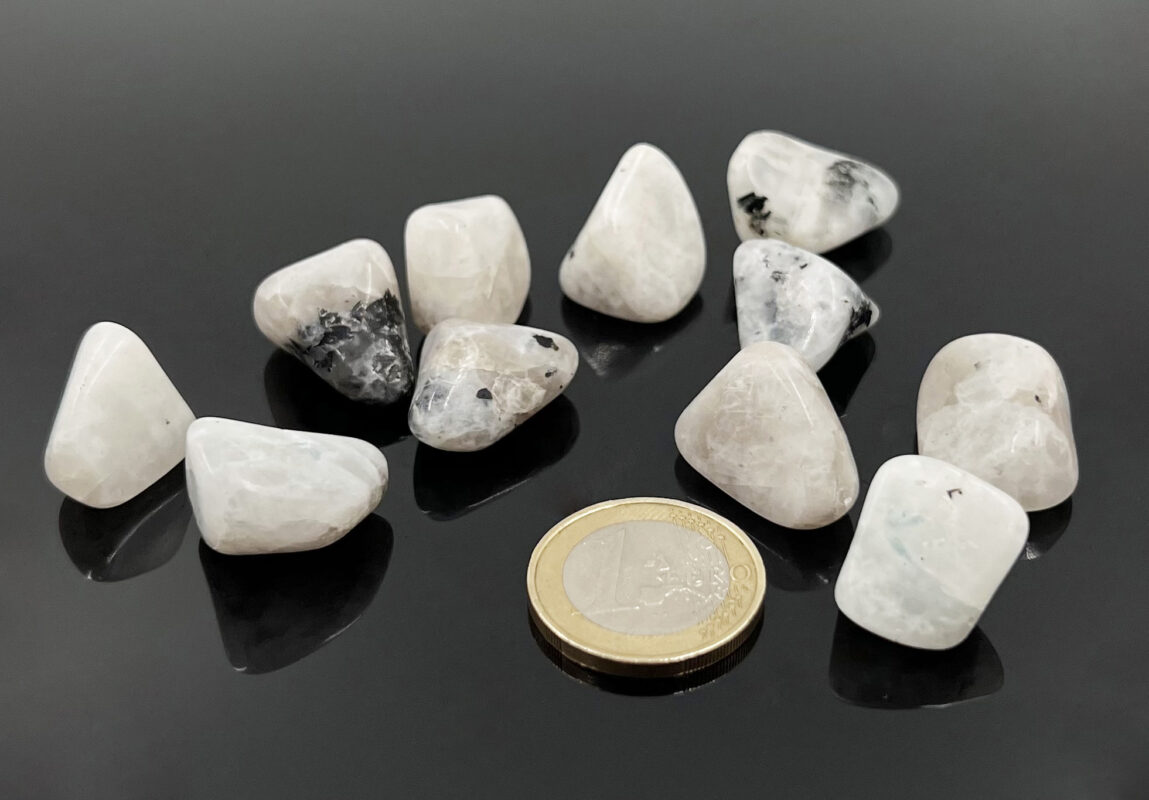 kristalai-kiseniniai-kristalai-vaivorykstinis-menulio-akmuo