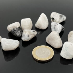 kristalai-kiseniniai-kristalai-vaivorykstinis-menulio-akmuo