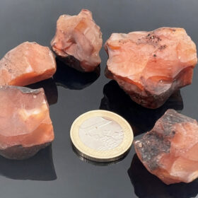 kristalai-neapdirbti-kristalai-neapdirbtas-karneolis