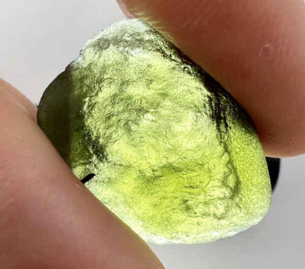 kristalai-neapdirbti-kristalai-moldevitas-su-sertifikatu