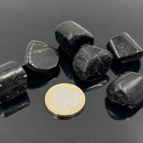 kristalai-kiseniniai-kristalai-turmalinas