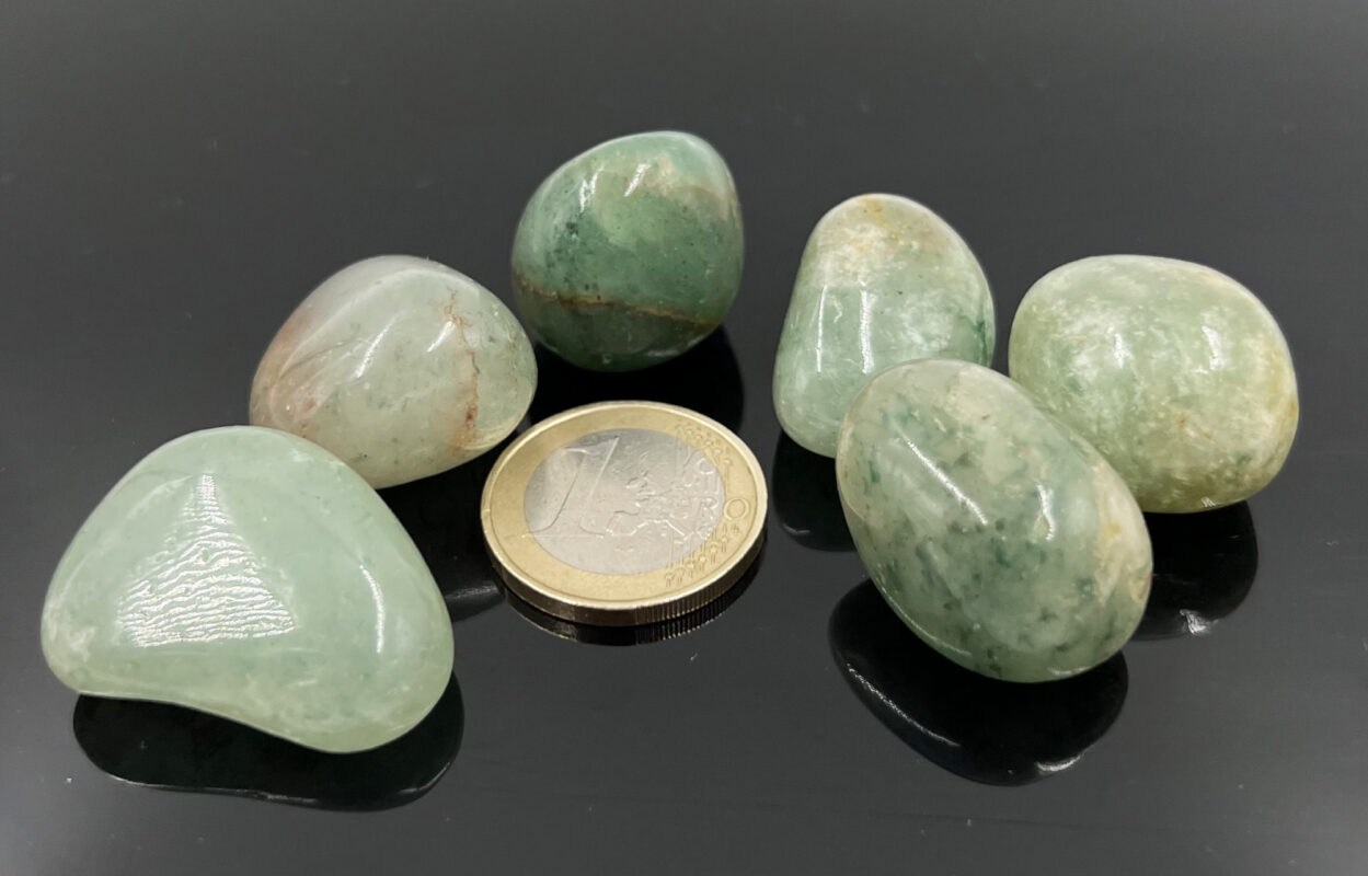 kristalai-kiseniniai-kristalai-zadeitas