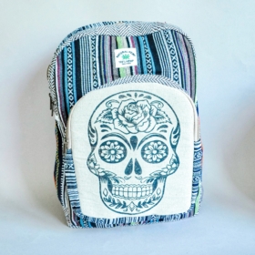 kanapiu-pluosto-gaminiai-kuprine-is-kanapiu-pluosto-kaukole