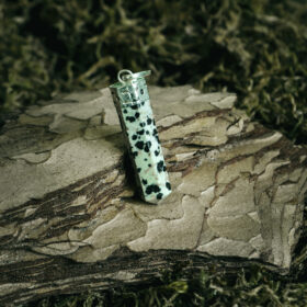 kristalai-kristalu-pakabukai-dalmantinio-dzaspero-pakabukas