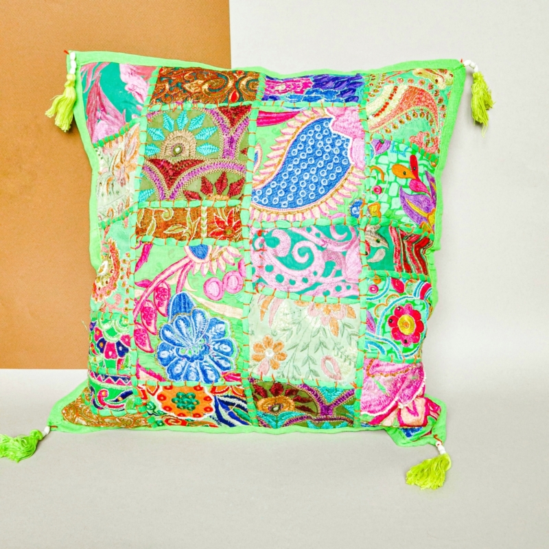 namu-dekoras-pagalves-uzvalkalai-sifoninis-pagalves-uzvalkalas-su-kutais-zalia