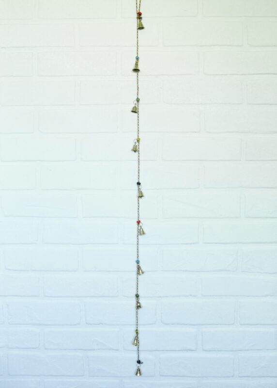 namu-dekoras-varpeliai-virve-su-varpeliais