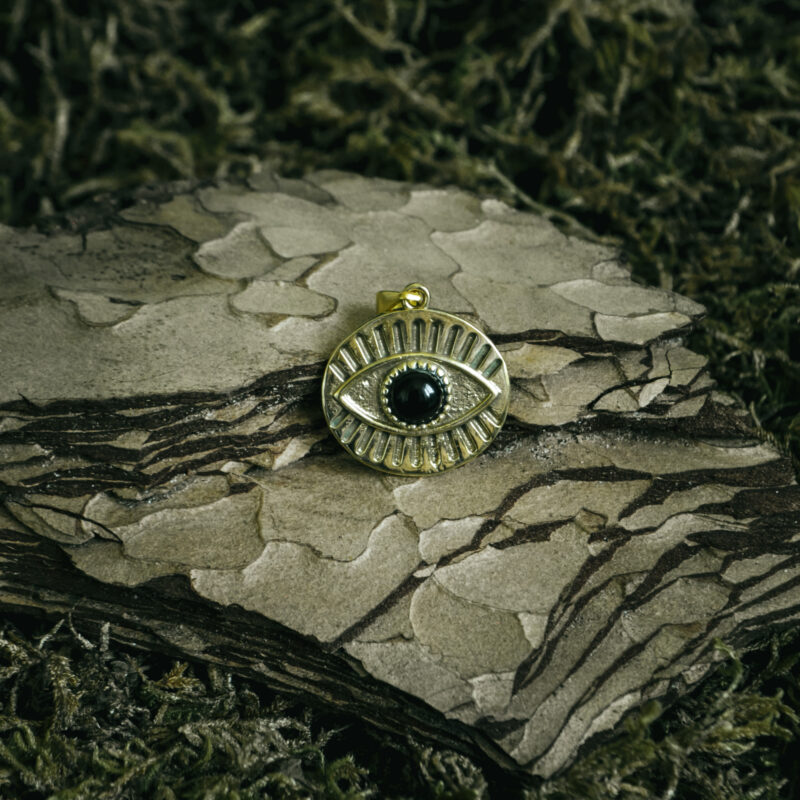 indiski-papuosalai-zalvariniai-pakabukai-zalvarinis-pakabukas-akis-su-kristalu-oniksas-auksine