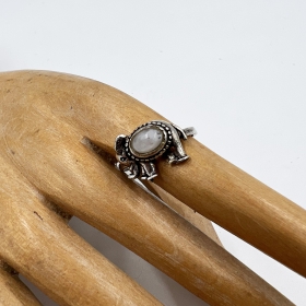 indiski-papuosalai-papuosalai-is-zalvario-zalvariniai-ziedai-zalvarinis-ziedas-drambliukas-su-kristalu-menulio-akmuo