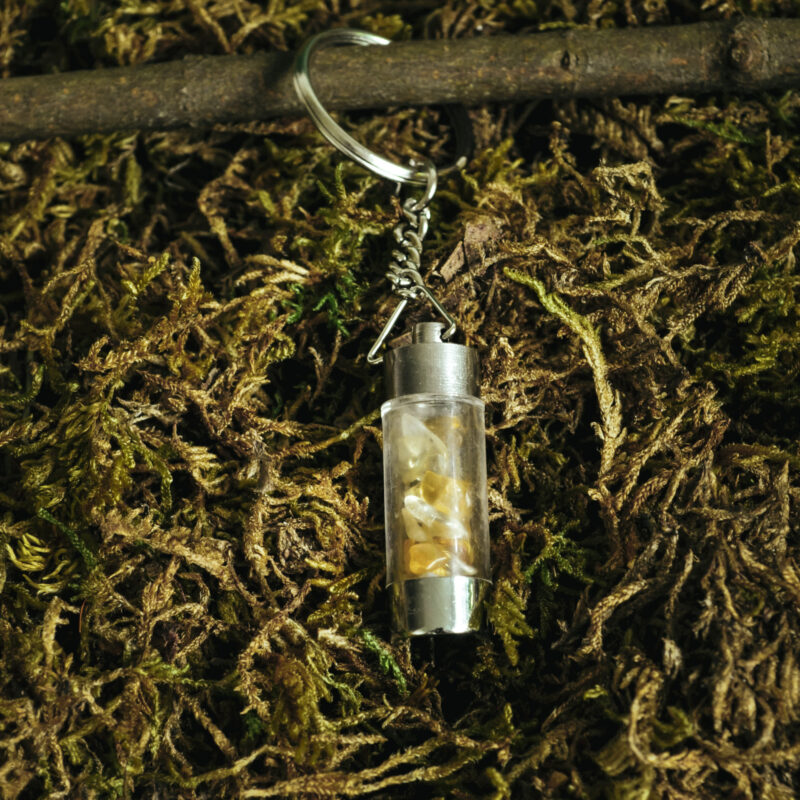 kristalai-raktu-pabaukai-su-kristalais-raktu-pakabukas-su-kristalais-buteliukas-citrinas