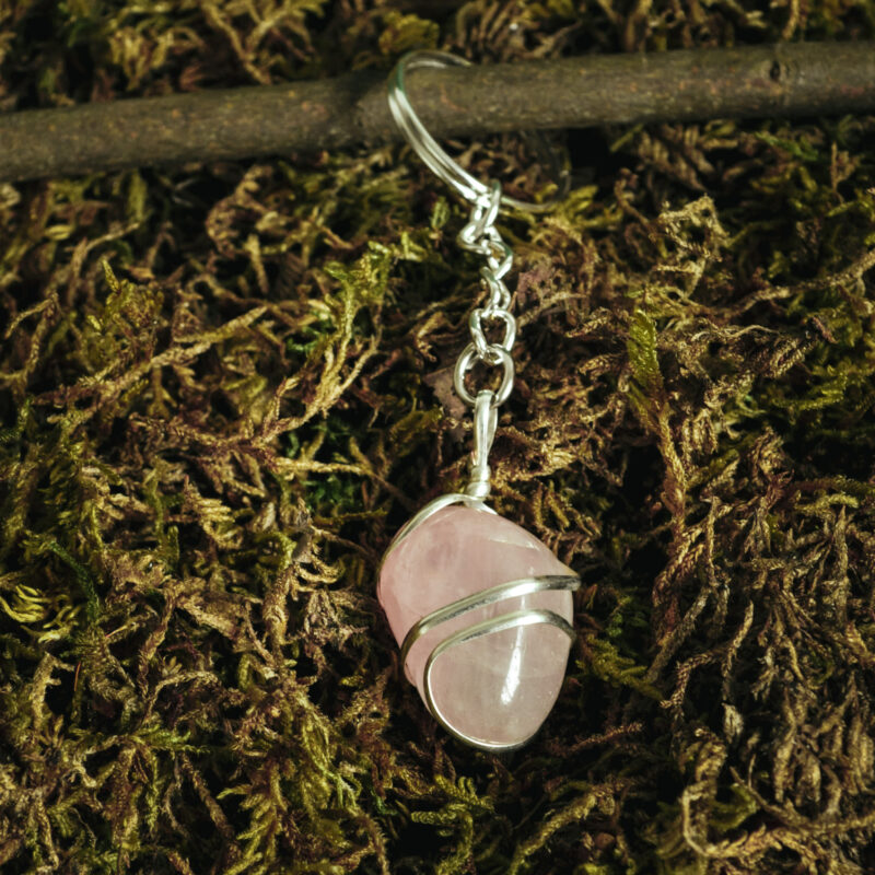 kristalai-raktu-pakabukai-su-kristalais-raktu-pakabukas-su-kristalu-rozinis-kvarcas