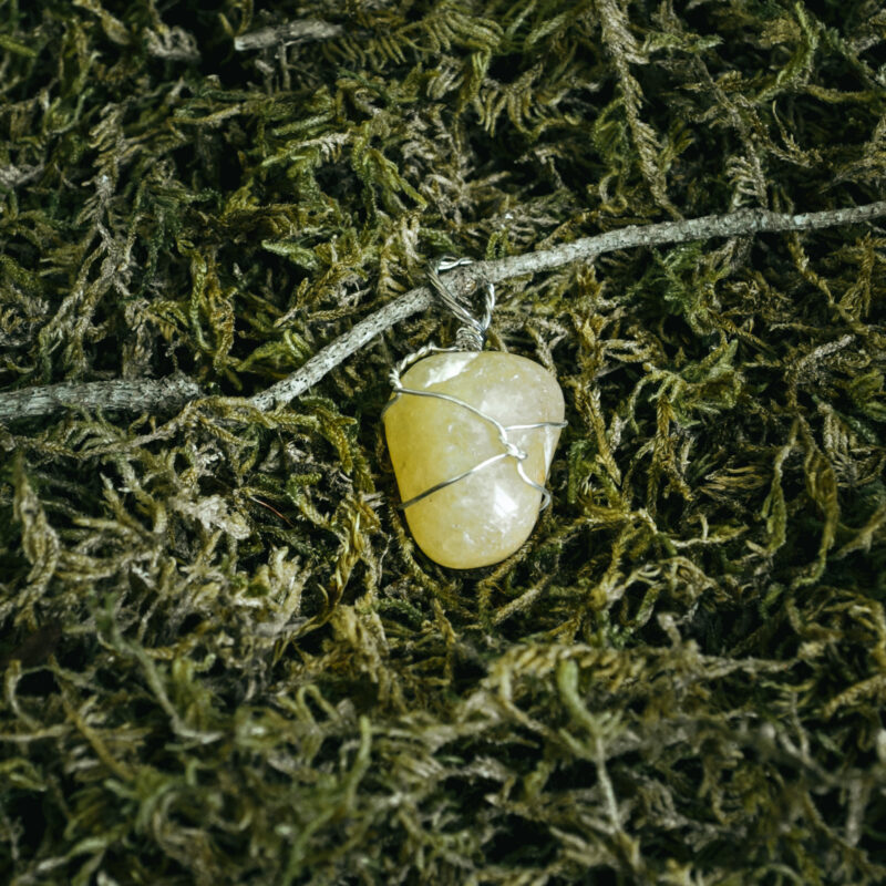 kristalai-papuosalai-is-kristalu-pakabukai-is-kristalu-pakabukas-is-geltono-avantiurino-kristalo