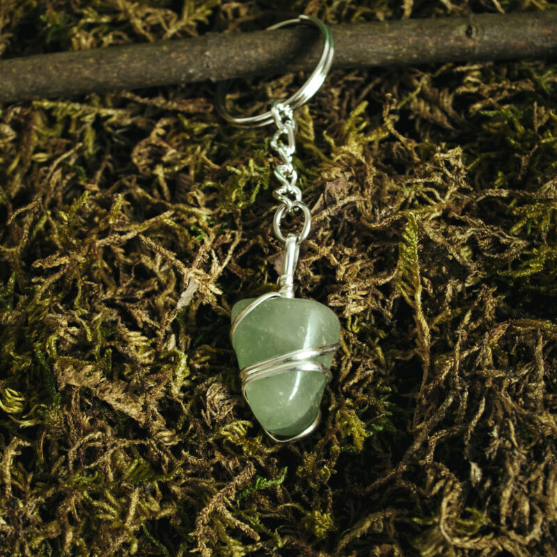 kristalai-raktu-pakabukai-su-kristalais-raktu-pakabukas-su-kristalu-avantiurinas