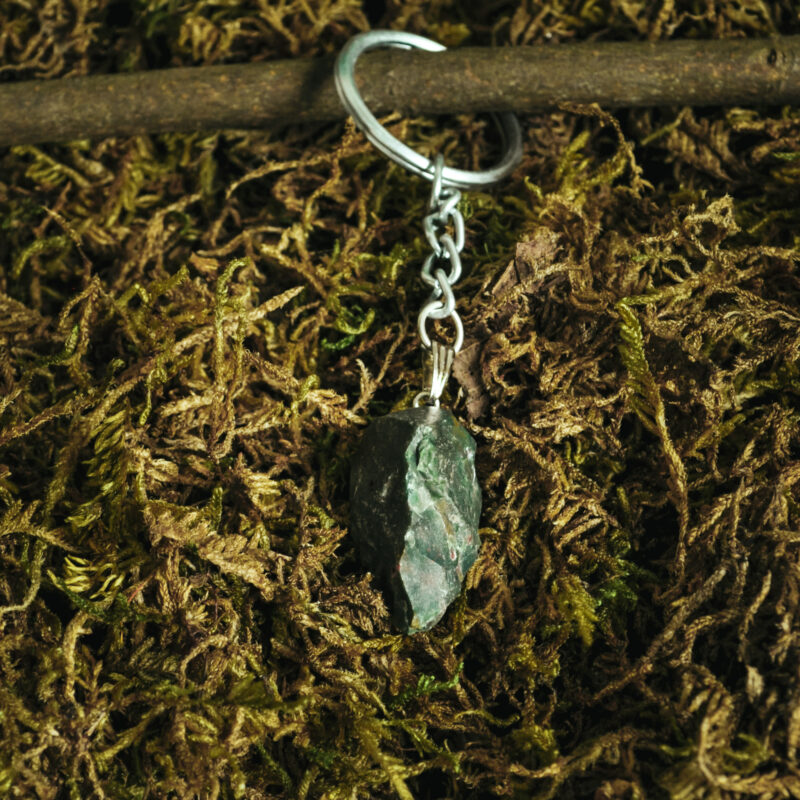 kristalai-raktu-pabaukai-su-kristalais-raktu-pakabukas-su-neapdirbtu-kristalu-avantiurinas