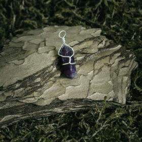 kristalai-papuosalai-is-kristalu-pakabukai-is-kristalu-pakabukas-is-ametisto-kristalo-2