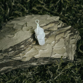 kristalai-papuosalai-is-kristalu-pakabukai-is-kristalu-pakabukas-is-rozinio-kvarco-kristalo-2