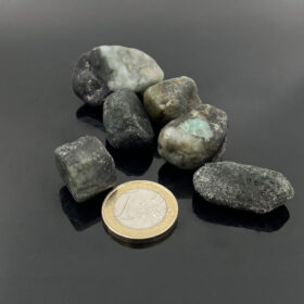 kristalai-neapdirbti-kristalai-neapdirbtas-emeraldas