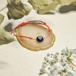 indiski-papuosalai-apyrankes-apyrankes-su-simboliais-apyranke-su-pikta-akimi-raudona