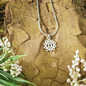 indiski-papuosalai-papuosalai-is-zalvario-zalvarinia-pakabukai-zalvarinis-pakabukas-su-cakra-anahata