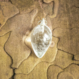 kristalai-papuosalai-is-kristalu-pakabukai-is-kristalu-pakabukas-laselis-is-kalnu-kristolo