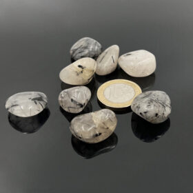 kristalai-kiseniniai-kristalai-juodas-rutilas