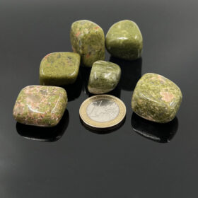 kristalai-kiseniniai-kristalai-unakitas