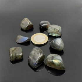 kristalai-kiseniniai-kristalai-labradoritas