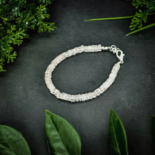 kristalai-papuosalai-is-kristalu-apyrankes-is-kristalu-apyranke-is-peridoto-cipsu