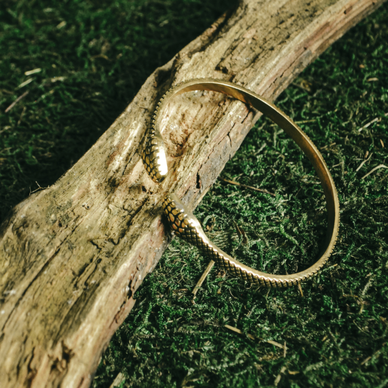 indiski-papuosalai-papuosalai-is-zalvario-zalvarines-apyrankes-zalvarine-apyranke-su-gyvate-auksine