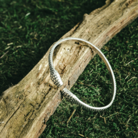 indiski-papuosalai-papuosalai-is-zalvario-zalvarines-apyrankes-zalvarine-apyranke-su-gyvate